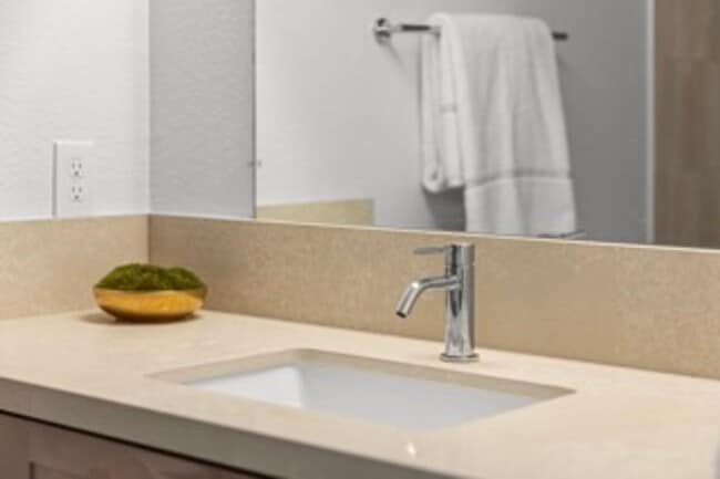 Building Photo - Windward Estates #M102