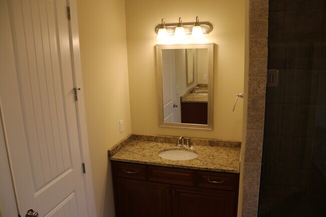 Building Photo - Executive Rental in Cypress Point S/D