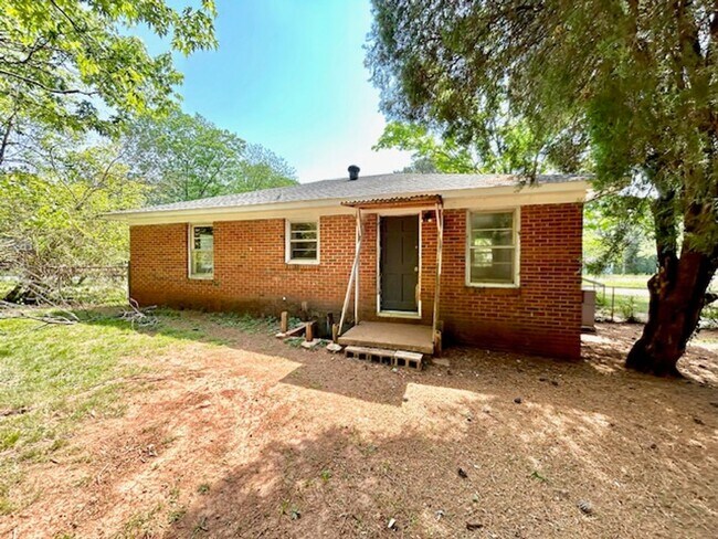 Building Photo - Cozy & Convenient Living on Fay Street – Great Location!