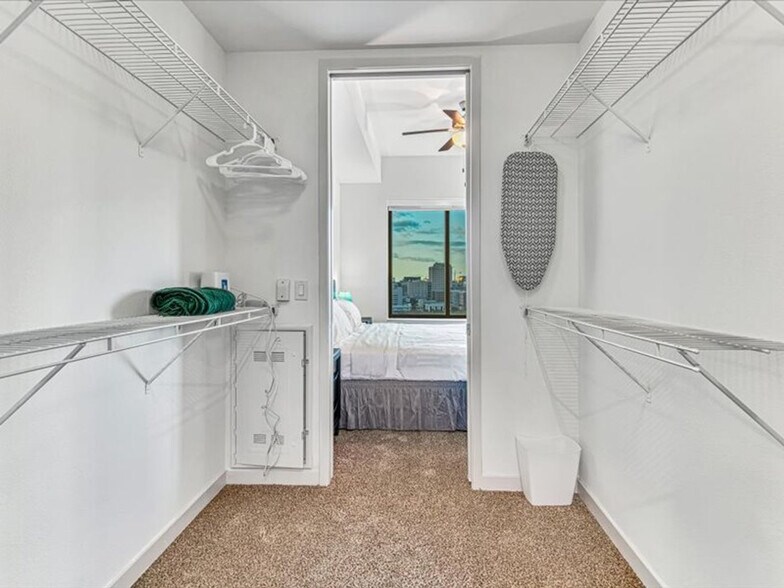 Building Photo - 2121 Holcombe Blvd