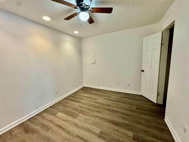 Building Photo - 10555 Turtlewood Ct