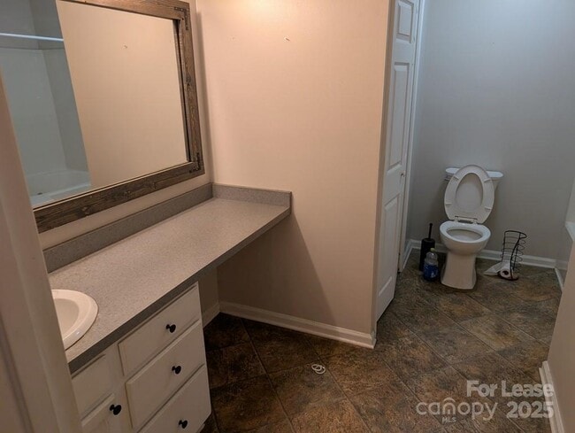 Building Photo - 1560 Hunt Club Ct