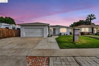 Building Photo - 1209 Tulip Dr