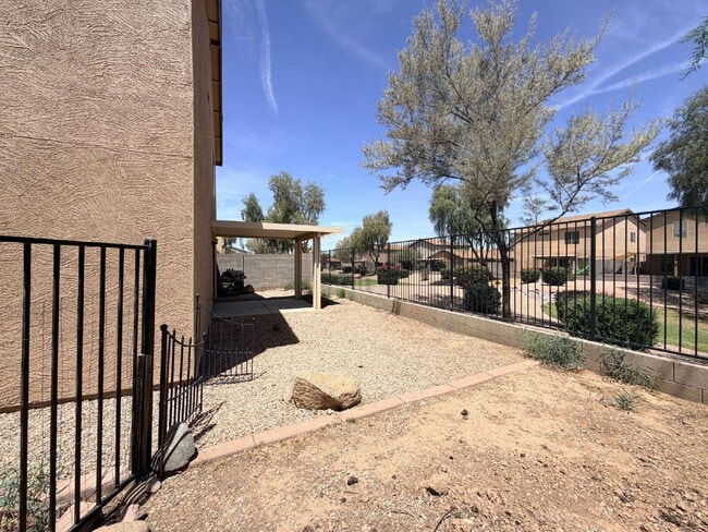 Building Photo - 2344 E Meadow Creek Way