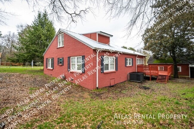 Building Photo - 400 3rd St E
