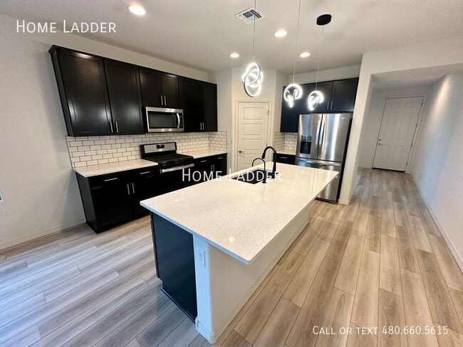 Building Photo - 19842 W Badgett Ln