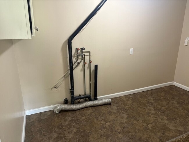 Building Photo - Beautiful 3 bedroom 2 bathroom