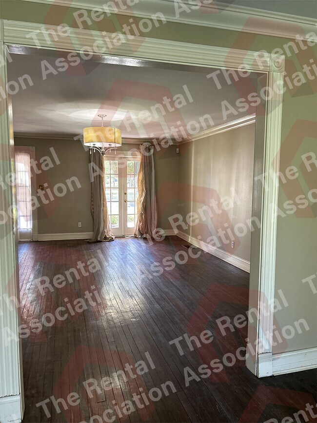 Building Photo - 2401 Jasmine St