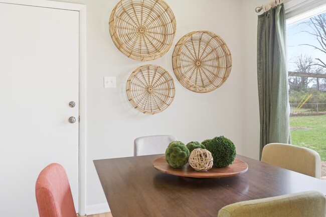 Building Photo - 2609 Wee Wynd