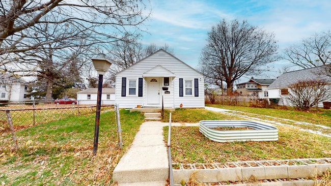 Primary Photo - 1040 E Gates St