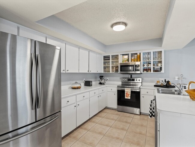 Building Photo - 5884 Milton Ave