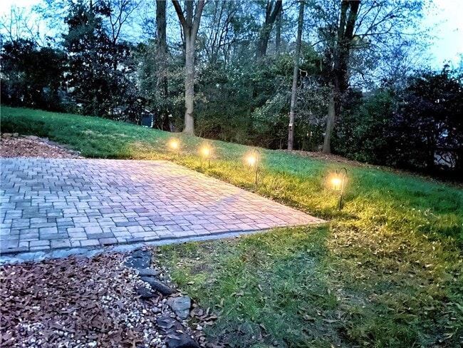 Building Photo - 245 Willow Springs Dr