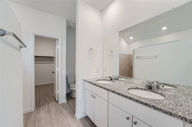 Building Photo - 3 bedrooms with 3.5 bathrooms! BONUS ROOM ...