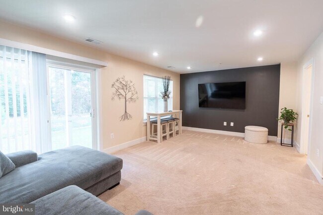 Building Photo - 1445 Honeylocust Dr