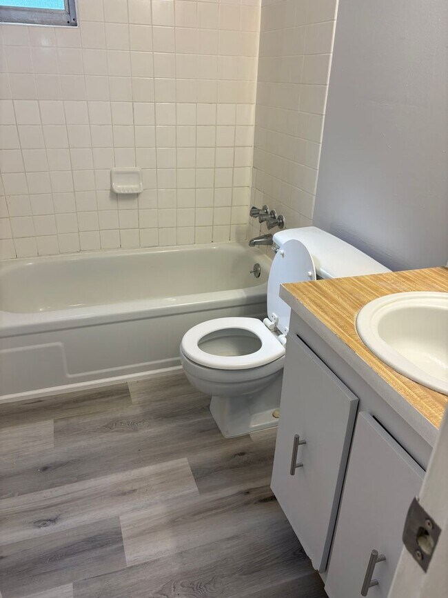 Building Photo - Great 2 large Bedrooms and 2 bath Beauty! Wonderful location. Call Sheila 407-687-7900