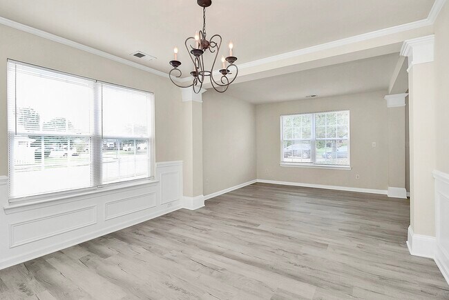 Building Photo - 10741 Mountain Springs Dr