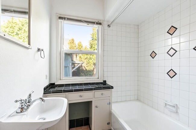 Building Photo - 931 NE Alberta St