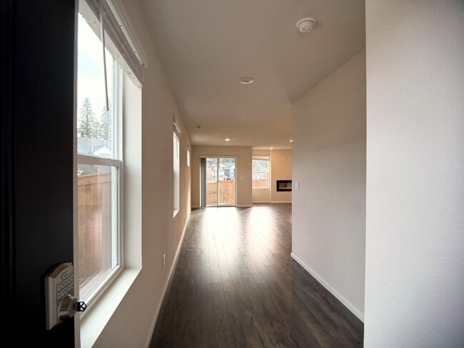 Building Photo - 2945 N 3rd Way