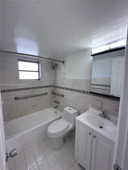 Building Photo - 6090 W Flagler St