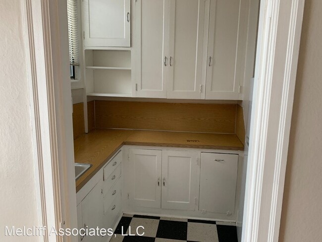 Building Photo - Studio, 1 bath Apartment - 711 SE 11th Ave.