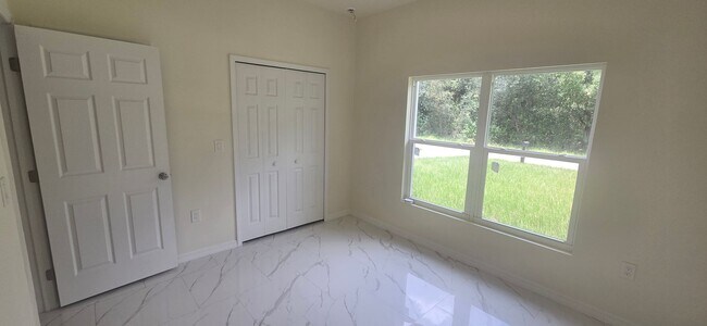 Building Photo - Great Location  2/1 Single Family Home