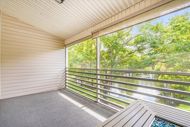 Building Photo - 6043 Lake Pointe Dr