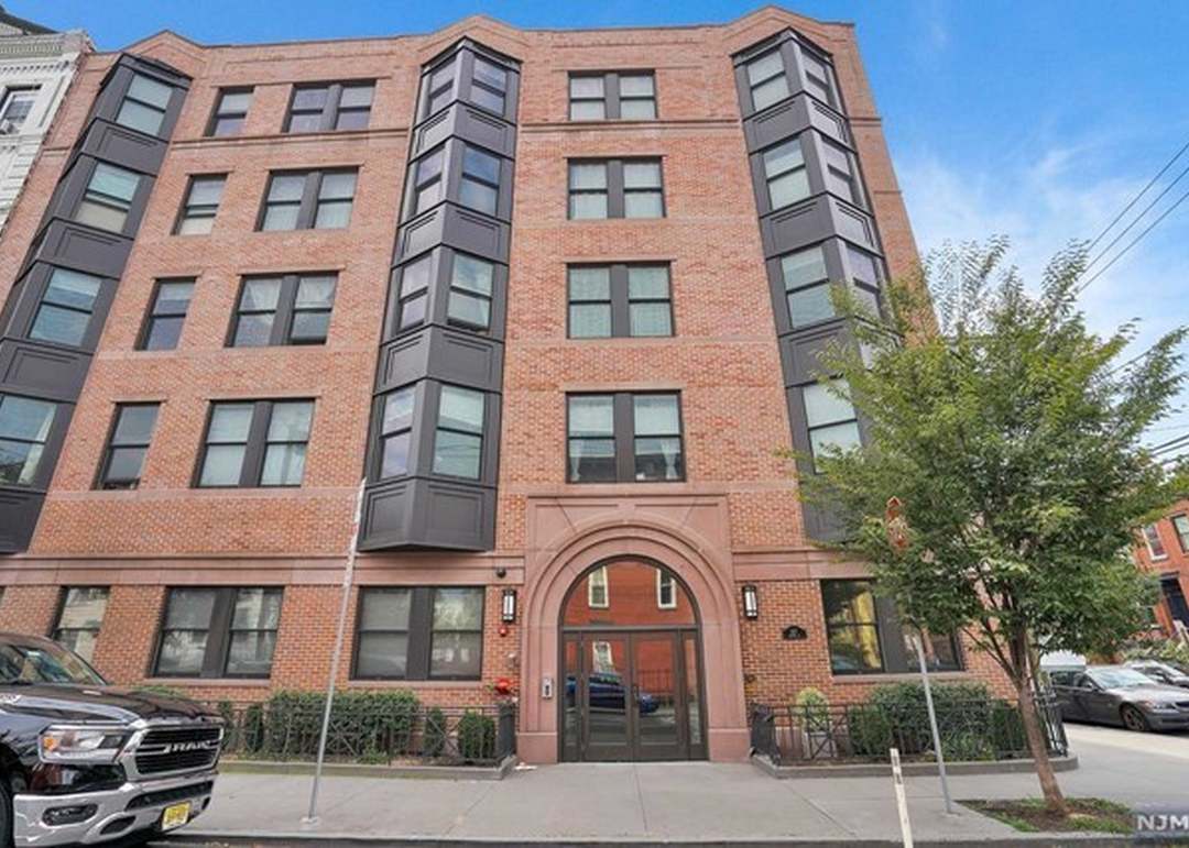 Building Photo - 227 4th St