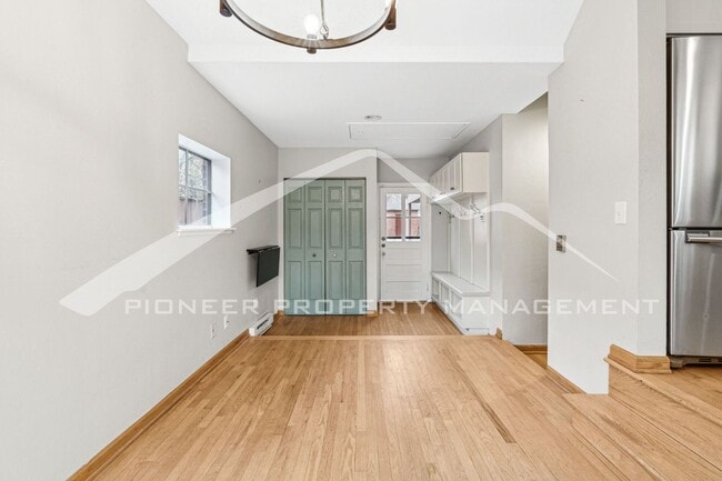 Building Photo - Spacious Home with Central AC and Washer/Dryer