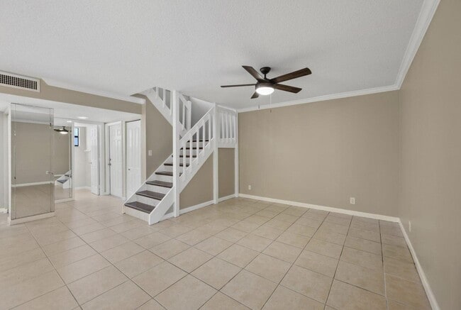 Building Photo - 402 Lakewood Ct