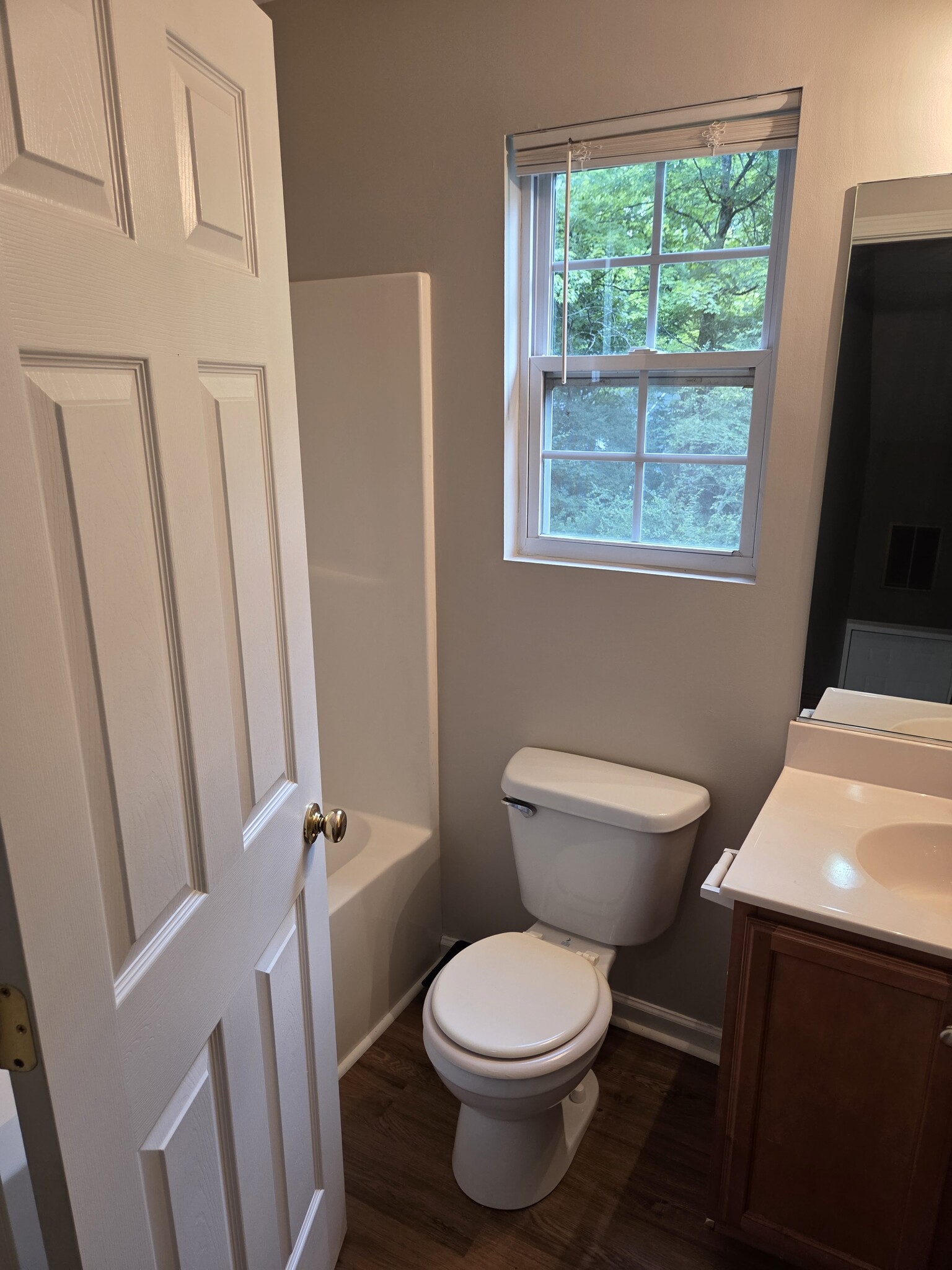Building Photo - 3929 Acorn Dr