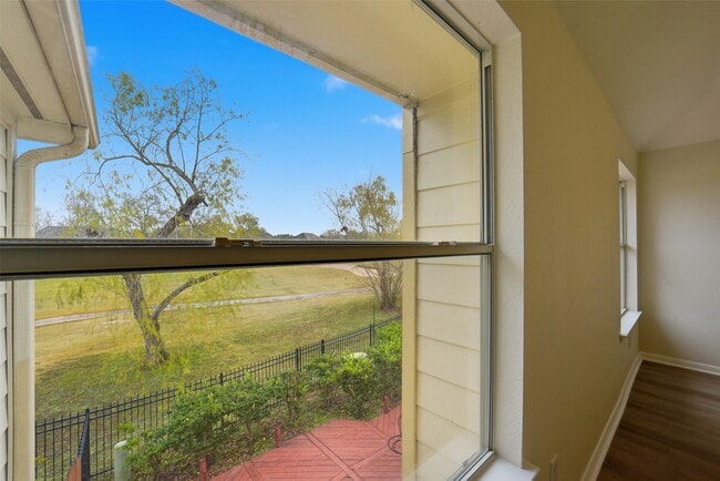 Building Photo - 2110 Ridge Wood Ln