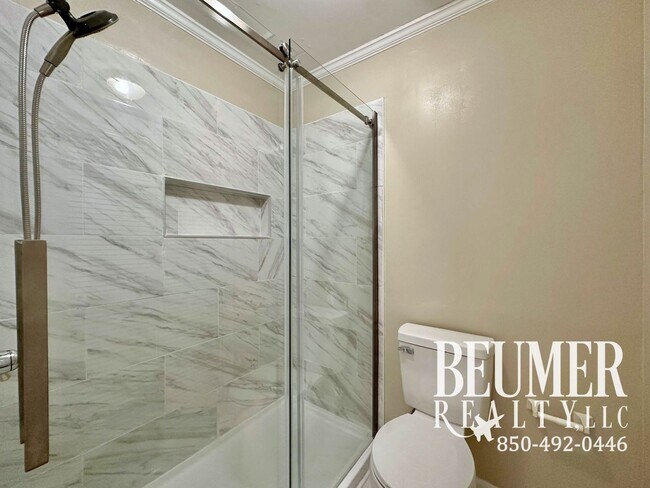Building Photo - Charming 2 bedroom, 2.5 bath townhome for rent in SW Pensacola!