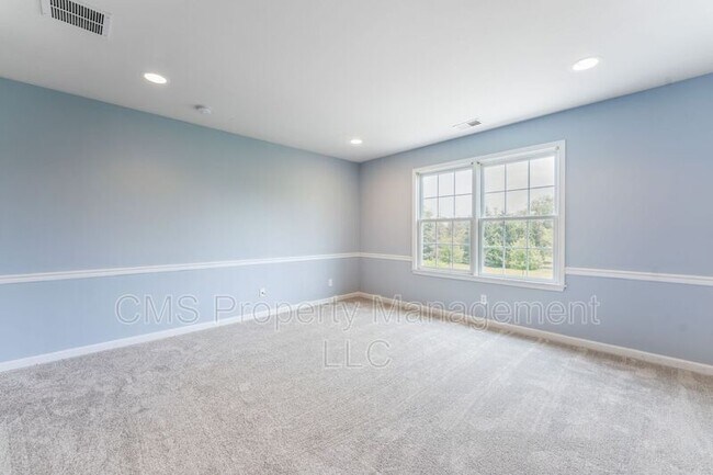 Building Photo - 44 Equestrian Way