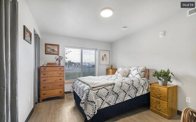 Building Photo - AWESOME 2 BED 1 BATH WITH AWESOME AMENITIE...