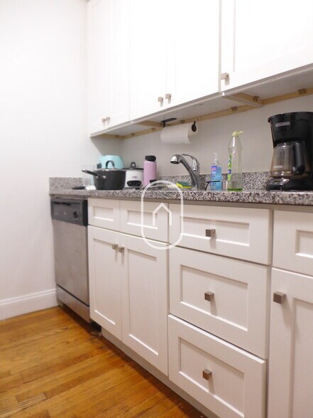 Building Photo - 32 Cunard St