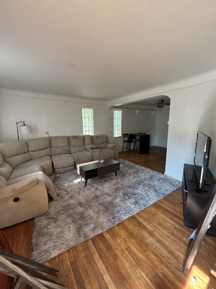 Building Photo - 4661 W 148th St