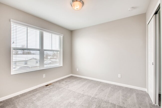 Building Photo - 3 Bedroom Townhomes For Rent