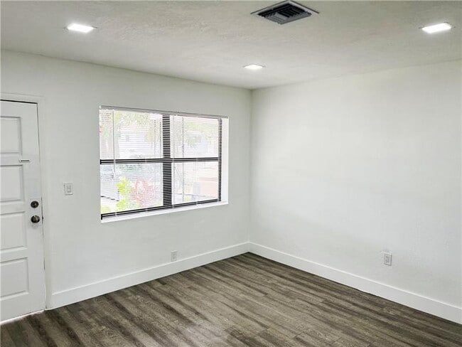 Building Photo - 1135 NW 127th St