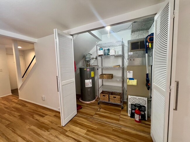 Building Photo - Westside Condo w/ Pool & Garage (Water Included)