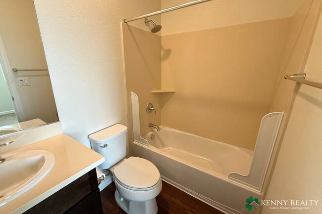Building Photo - Spacious 2 Bedroom, 2.5 Bathroom Condo wit...