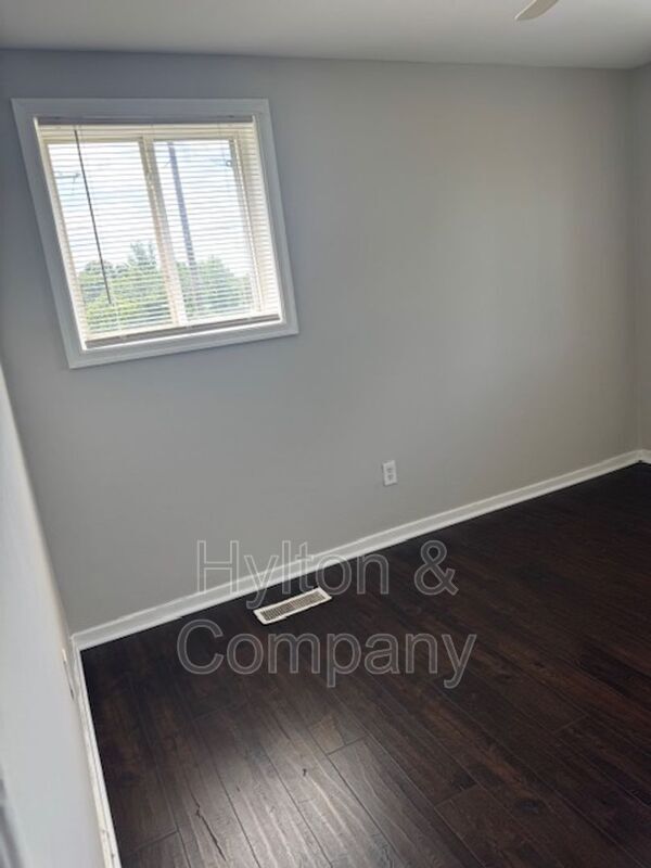 Building Photo - 1703 Lamb Ave