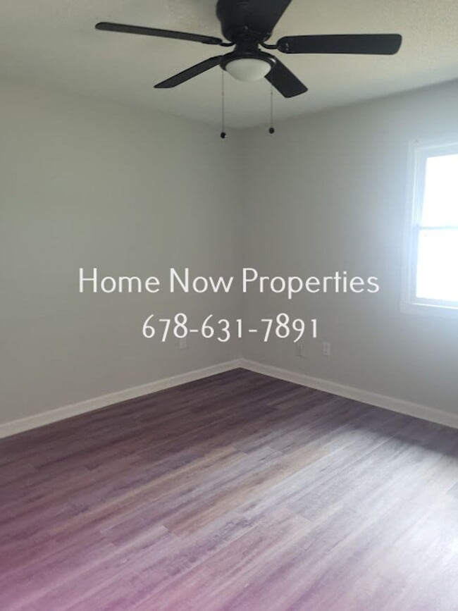 Building Photo - Modern Townhome w/ Granite Kitchen + Fenced Yard – Move-In Ready