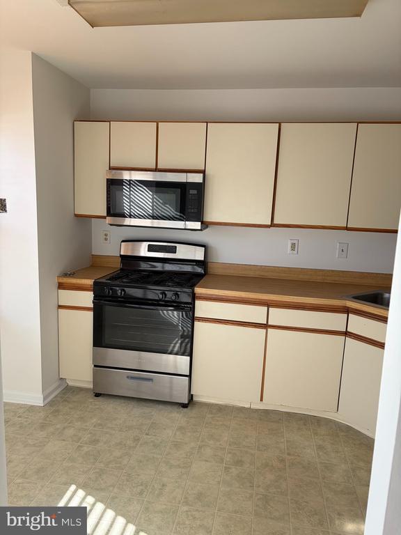 Building Photo - 405 Atlanta Court