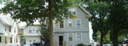 Building Photo - 308 N Clinton St