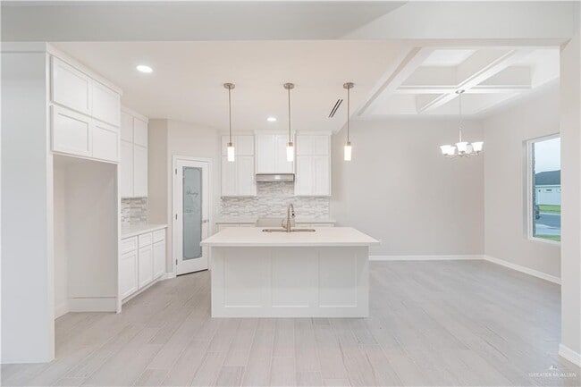 Building Photo - 16 Sherman St