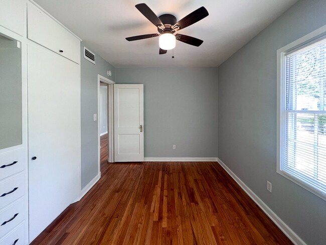 Building Photo - Pet Friendly 3BR/2BA Bungalow located in Gainesville Heights Available Mid-August!