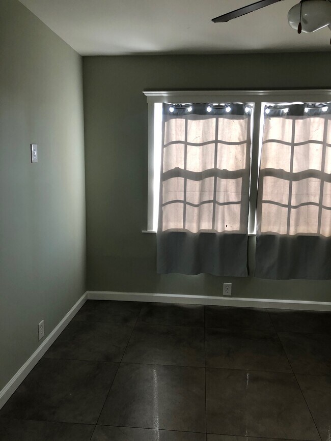 Bedroom. - 344 1/2 N Bixel St