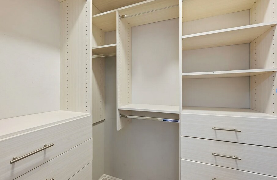 Building Photo - 3922 Jacob Lake Cir