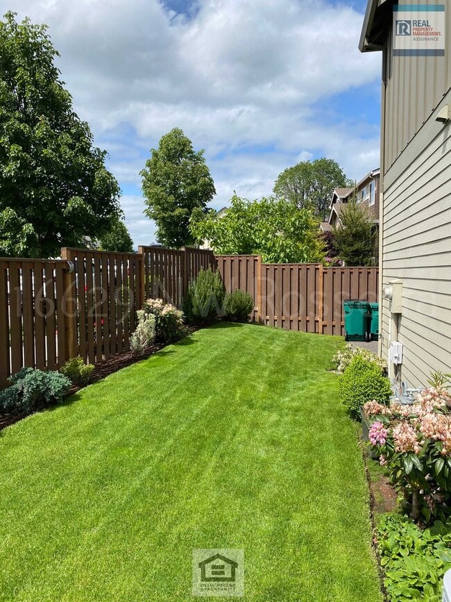 Building Photo - Beautiful 3 BR/2.5 BA Home in Desirable Bethany Neighborhood