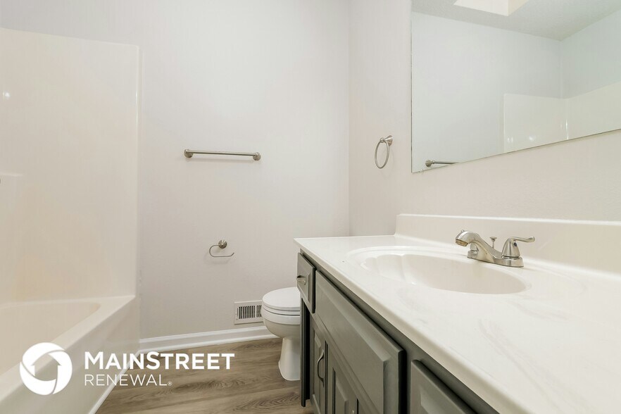 Building Photo - 1216 SW Huntington Rd